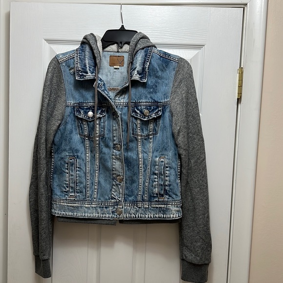 American Eagle Outfitters Jean Jacket - Medium - Picture 1 of 4